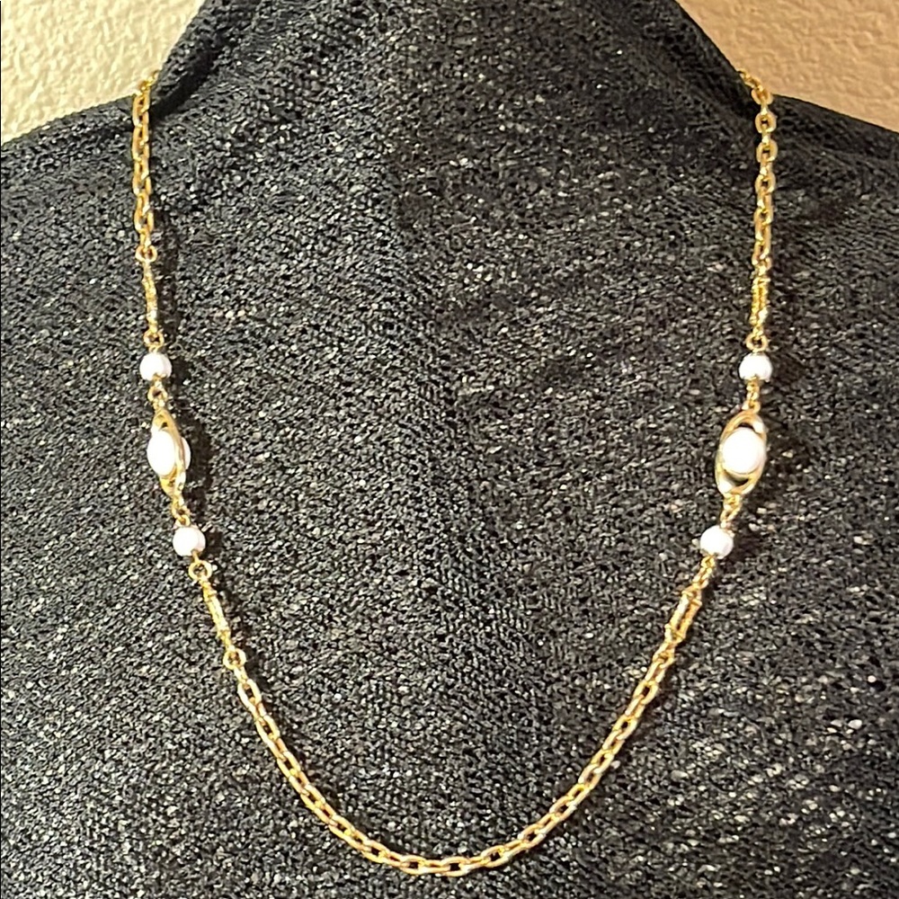 Vintage Gold and White Bead Necklace c32